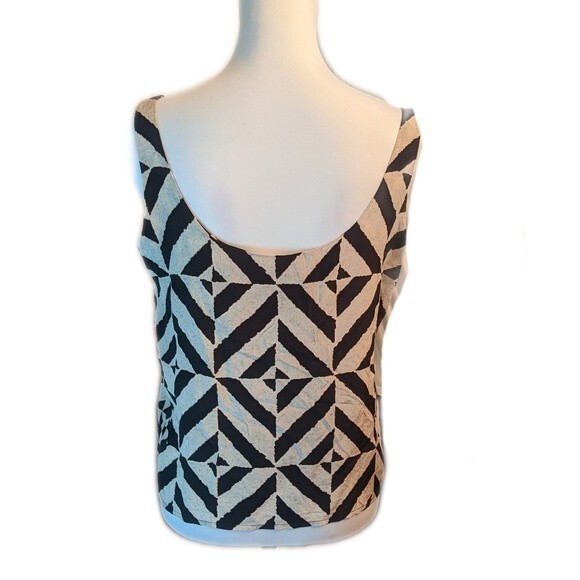 Linda Allard Ellen Tracy 100% silk cream & black geometric pattern tank top 8 - Picture 2 of 7